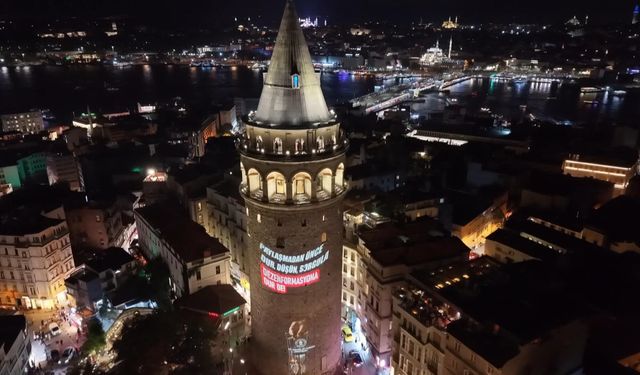 Dezenformasyonla mücadele mesajları Galata Kulesi'ne yansıtıldı