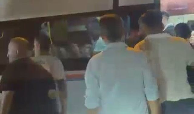 Dolmuşta bir kişinin darbedildiği anlar kamerada