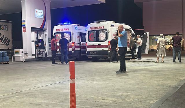 Edirne'de tartıştığı 2 kişiye otomobiliyle çarptı; o anlar kamerada