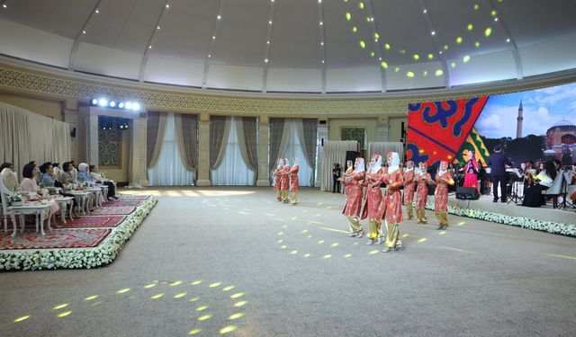 Emine Erdoğan, Kırgızistan'da etnik el sanatları sergisini ziyaret etti