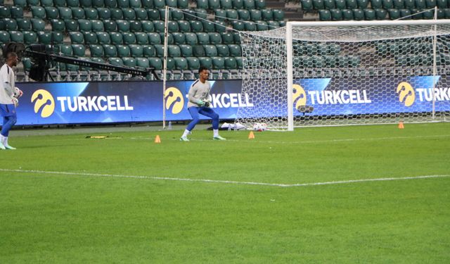Fransa Milli Takımı'ndan Kocaeli Stadyumu'nda son antrenman