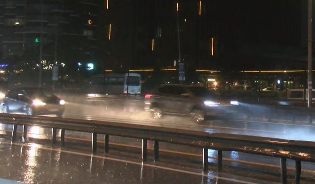 İstanbul'da yağış etkili oldu / Ek görüntüyle geniş haber