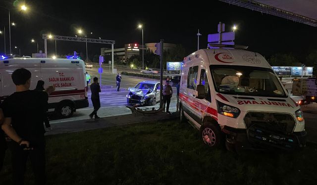 Kayseri'de ambulans ile otomobil çarpıştı; 6 yaralı