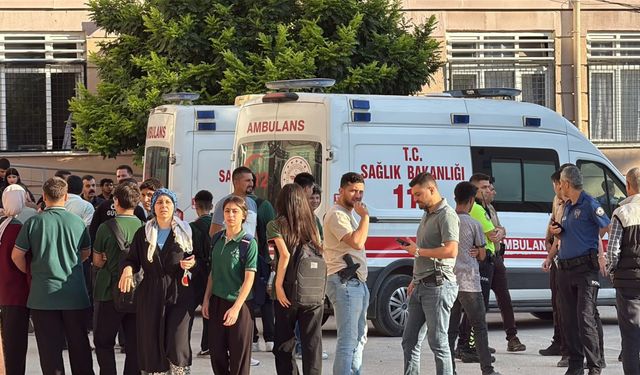 Manisa'da okul yakınında silahlı saldırı; 11 yaralı- Yeniden