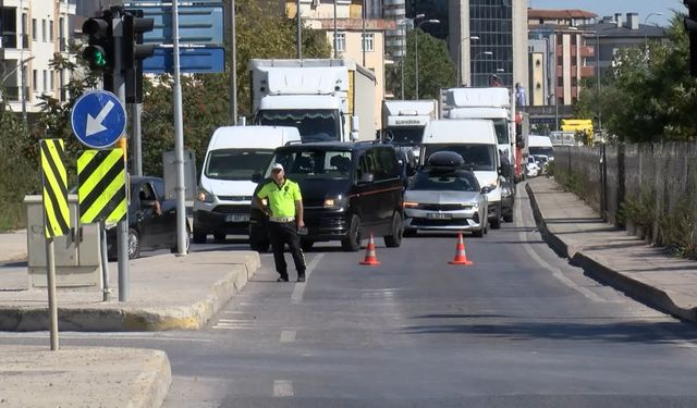 Sancaktepe'de beton pompası 4 araca çarptı: 5 yaralı