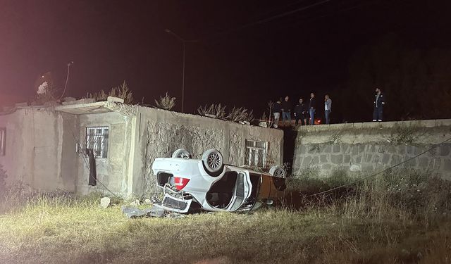 Şarampole devrilen otomobilin sürücüsü yaralandı
