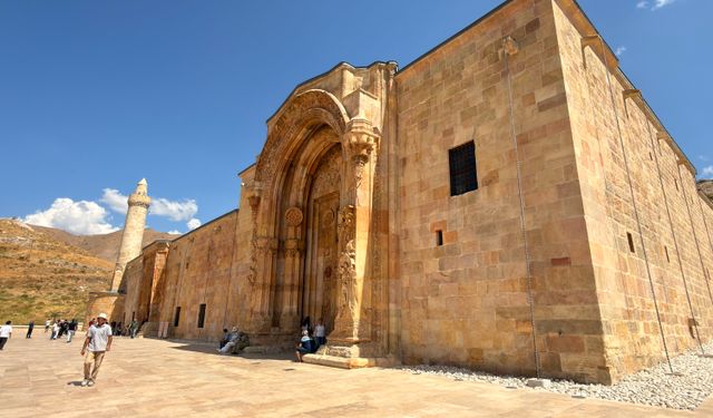 Tarihin taşla yazılmış şaheserinde 'gölge' turizmi