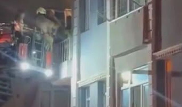 Zeytinburnu'nda 5 katlı binada yangın: 5 kişi dumandan etkilendi