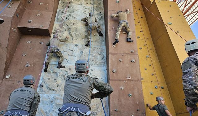 9 subay ve 1 astsubay Gürcistan'da dağcılık kursunu başarıyla tamamladı