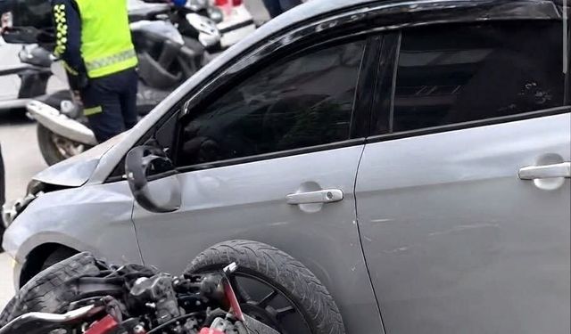 Ankara'da motosiklet ile otomobilin çarpıştığı kaza kamerada: 1 yaralı