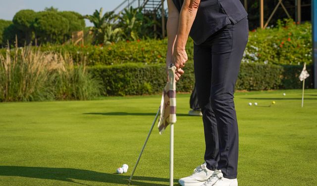 Astronotlar Belek'in tanıtımı için golf oynadı