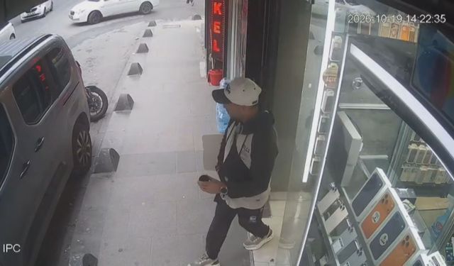 Bahçelievler'de iş yerini boş görünce geri dönüp 2 cep telefonu çaldı