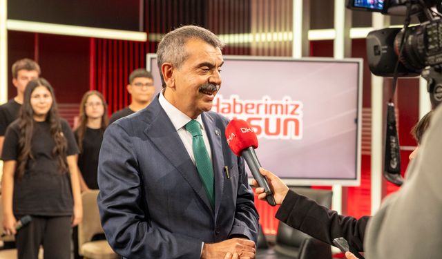 Bakan Tekin, Demirören Medya ve Teknoloji MTAL'i ziyaret etti, öğrencilerin sorularını yanıtladı