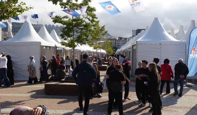 BilimFest Trabzon'da açılışı yapay zeka robot yaptı