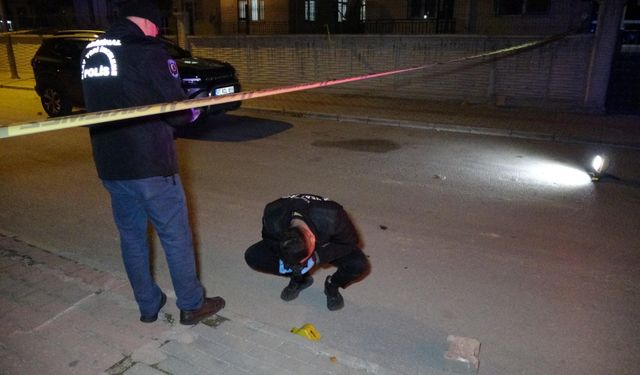 Boşanma aşamasındaki eşini tabancayla yaraladı