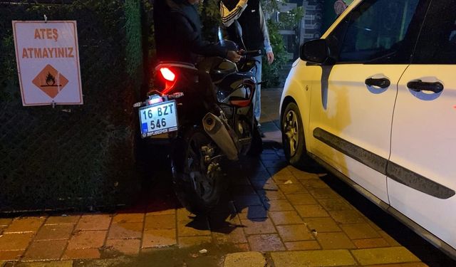 Bursa'da motosiklet yaya çarptı: 2 yaralı