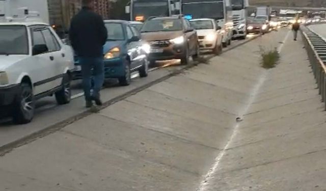 Çanakkale'de otomobil alev alev yandı; o anlar kamerada