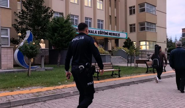 Ehliyet sınavında kopya düzeneğiyle yakalandı, 2 yıl sınavlardan men edildi