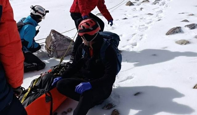 Erciyes Dağı'na tırmanırken düşen dağcı hayatını kaybetti (2)