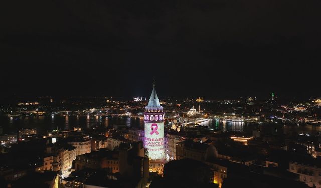 Galata Kulesi 'Meme Kanseri Farkındalık Ayı' kapsamında pembe ışıklarla aydınlatıldı