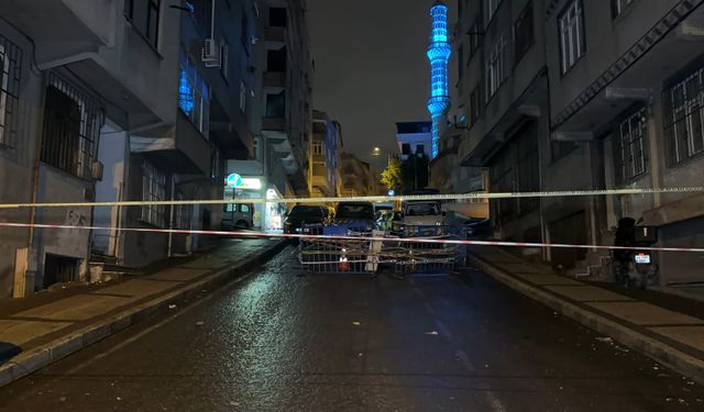 Gaziosmanpaşa'da sağanak sonrası yolda kısmi çökme meydana geldi