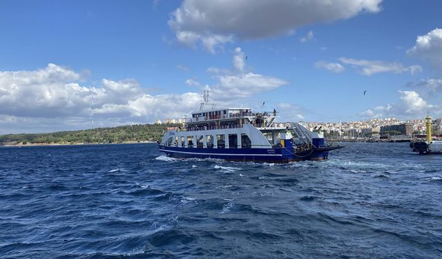 Gökçeada ve Bozcaada feribot seferlerine 'fırtına' engeli