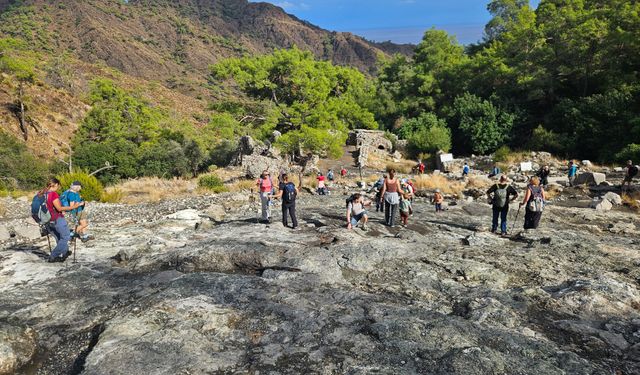 'İlk olimpiyat ateşi' efsanesinin adresi Yanartaş, turistlerin uğrak noktası