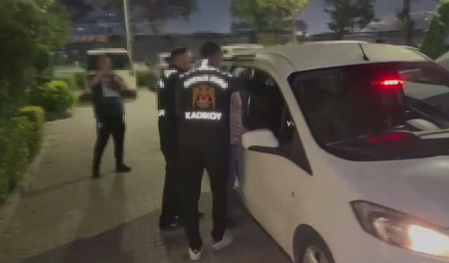 Kadıköy'de silahla havaya ateş açan kişi polis ekipleri tarafından yakalandı