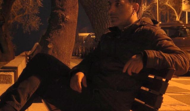Kağıthane'de balkondaki kedilerle ilgilenilmediğini farkedince şüphelendi; komşusu evde ölü bulundu