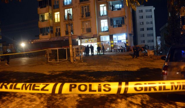 Kahramanmaraş'ta tartıştığı iki arkadaşını bıçakla yaraladı