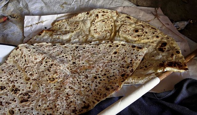 Kayseri'de imece usulü kışlık yufka ekmeği geleneği