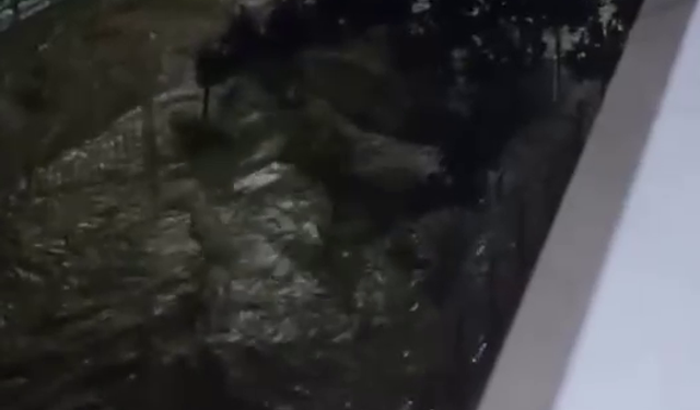 Kocaeli'de sağanak su baskınlarına neden oldu