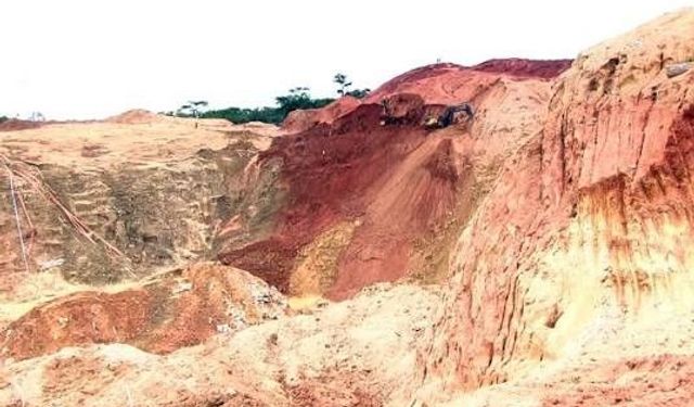 Kolombiya'da madende göçük: 14 ölü, 7 yaralı