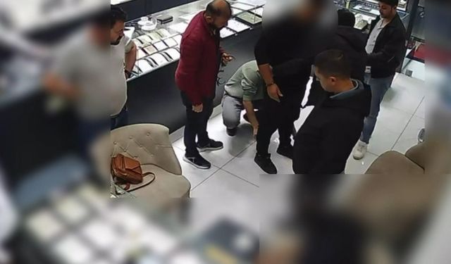 Kuyumcu dükkanında 1,8 milyon TL'lik altını bozdururken suçüstü yakalandı