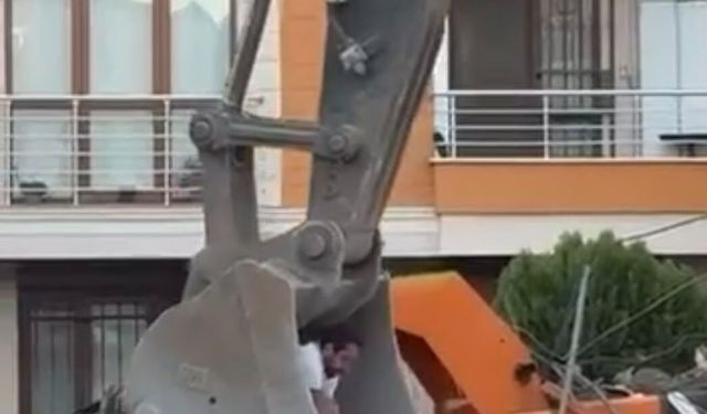 Maltepe'de enkaz altında kalan kedi saatler sonra canlı çıkarıldı
