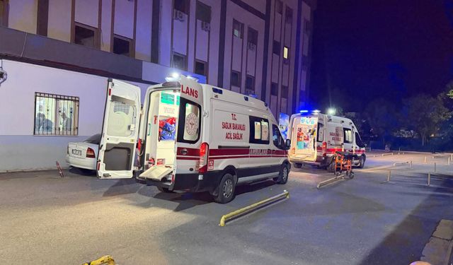 Otomobil ile motosiklet çarpıştı; 1'i ağır, 2 yaralı
