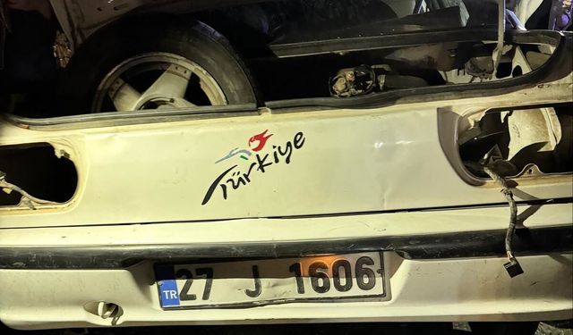 Otomobil ile tarım işçilerini taşıyan minibüs çarpıştı;1 ölü,7 yaralı