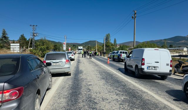 Otomobil ve motosiklet çarpıştı; 1 ölü, 2 yaralı