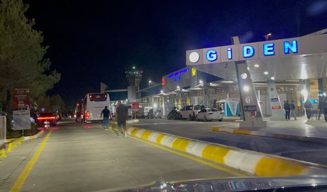 Şanlıurfa'da 'uçakta patlayıcı' notu ekipleri harekete geçirdi / Ek fotoğraf