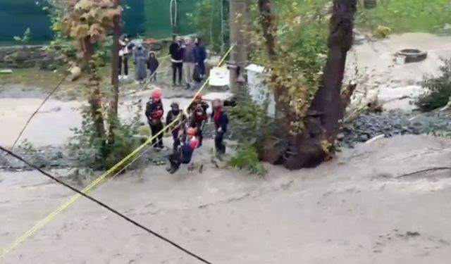 Sapanca'da mahsur kalan 2'si çocuk 8 kişiyi AFAD kurtardı