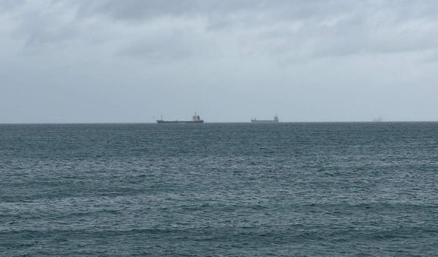 Tekirdağ'da fırtına; eğitim uçuşları iptal edildi, balıkçılar denize açılamadı