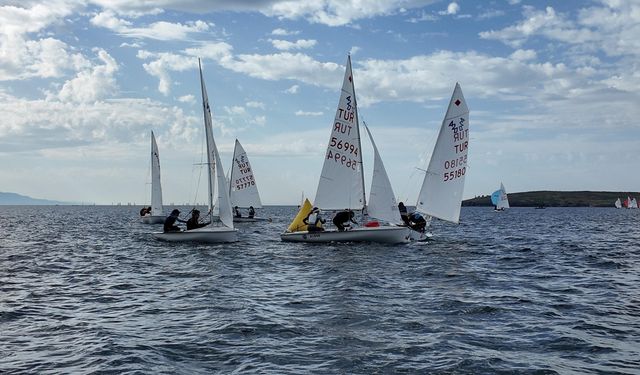 TYF Yelken Ligi yarışları Foça'da başladı
