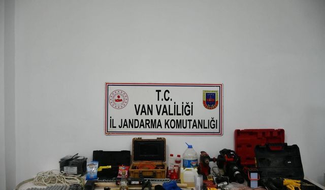 Van'da kaya mezarında kaçak kazı yapan 5 şüpheli suçüstü yakalandı