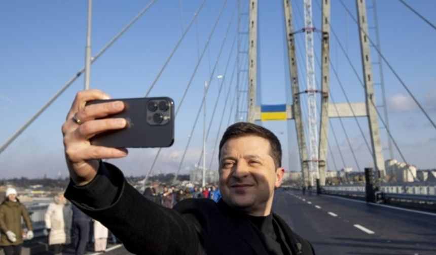 Ukrayna Devlet Başkanı Vladimir Zelenskiy, Ukrayna'nın en büyük köprüsünü açtı