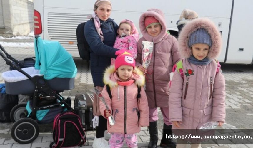 Rusya'nın savaş açtığı Ukrayna'dan tahliye edilen bir grup Ahıska Türkü, Erzincan'a ulaştı.
