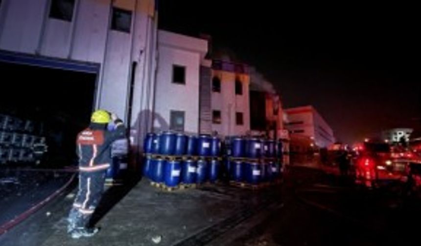 GÜNCELLEME 3 - Bursa'da fabrikada çıkan yangın söndürüldü