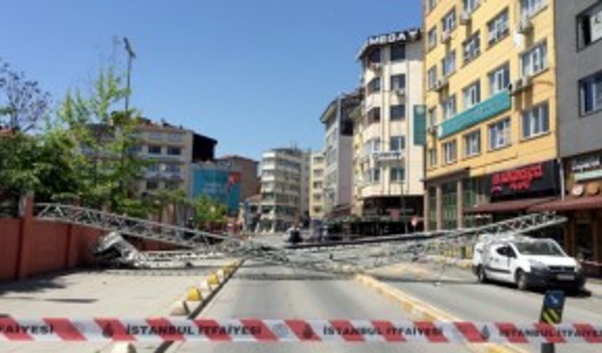 GÜNCELLEME - Kadıköy'de itfaiye merdiveninin devrilmesi