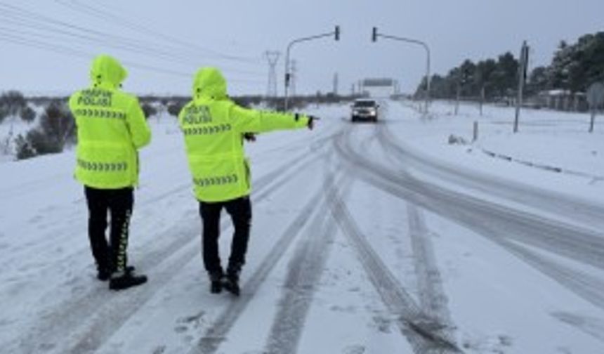 GÜNCELLEME - Kar nedeniyle kapanan Kilis-Gaziantep ve Kilis-Hatay kara yolu ulaşıma açıldı