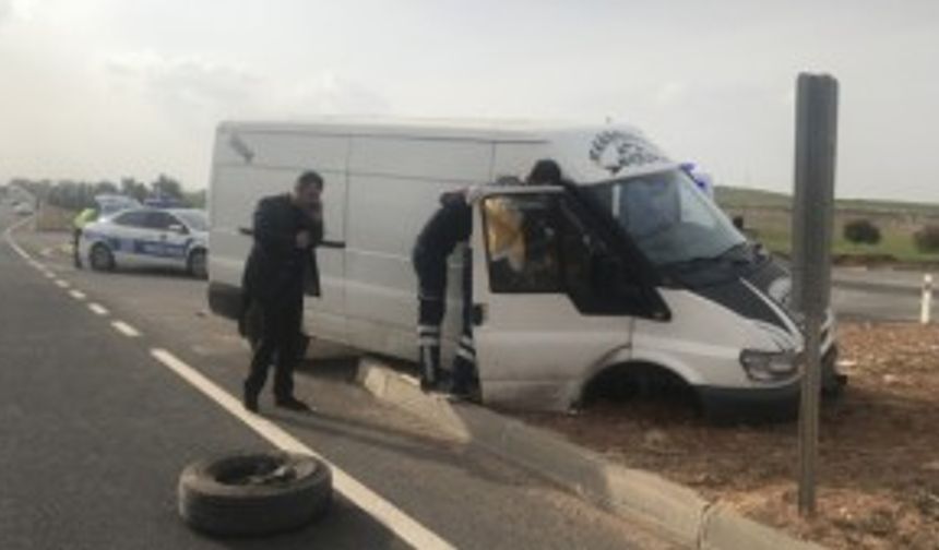 GÜNCELLEME - Şanlıurfa'da İYİ Parti konvoyunda trafik kazası: 4 yaralı