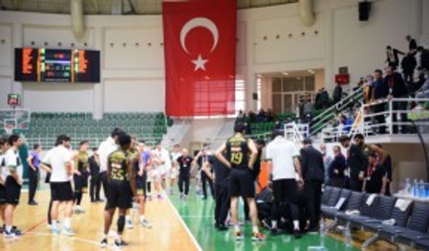 Maç esnasında rahatsızlanan Akhisar Belediyespor Başantrenörü Karadağ anjiyo oldu